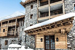 Wonderful luxury hotel & chalets in Val d\'Isere. Photo: La Mourra